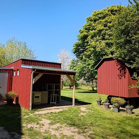 Hotel Schaeferwagen Auf Dem Biogut-Saalkow Gustow  Esterno foto