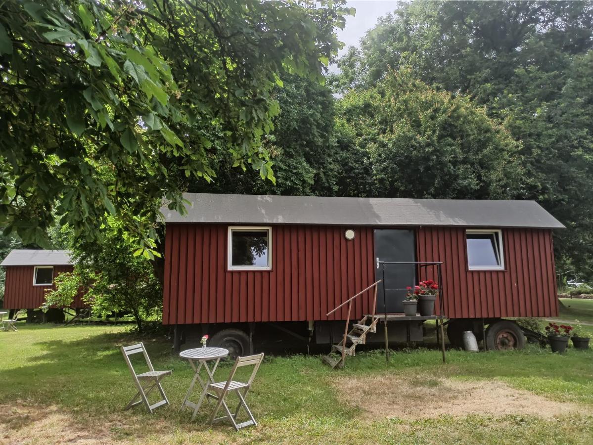 Hotel Schaeferwagen Auf Dem Biogut-Saalkow Gustow  Esterno foto