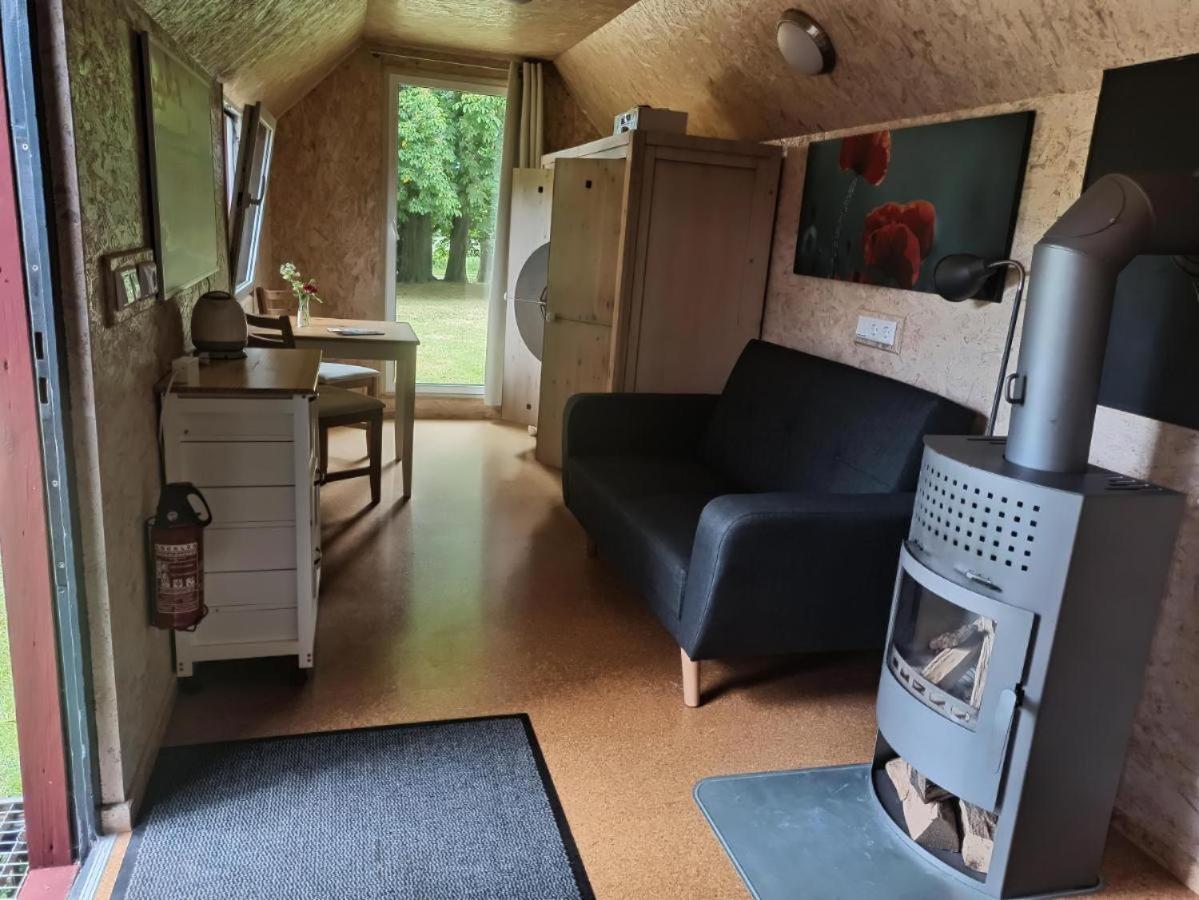 Hotel Schaeferwagen Auf Dem Biogut-Saalkow Gustow  Esterno foto